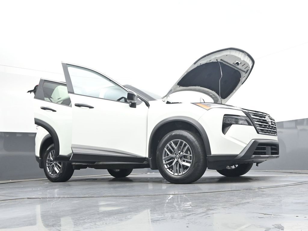 Used 2025 Nissan Rogue S AWD/4WD image 49