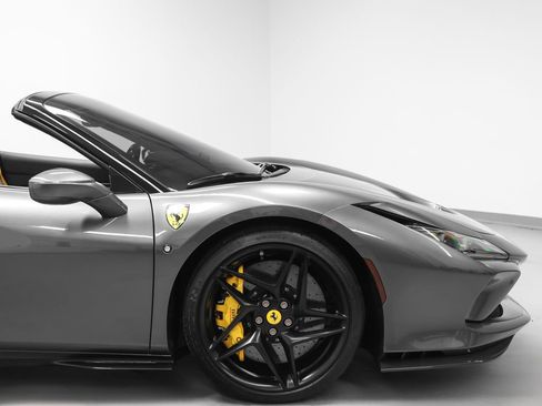 Certified 2022 Ferrari F8 Tributo RWD image 14