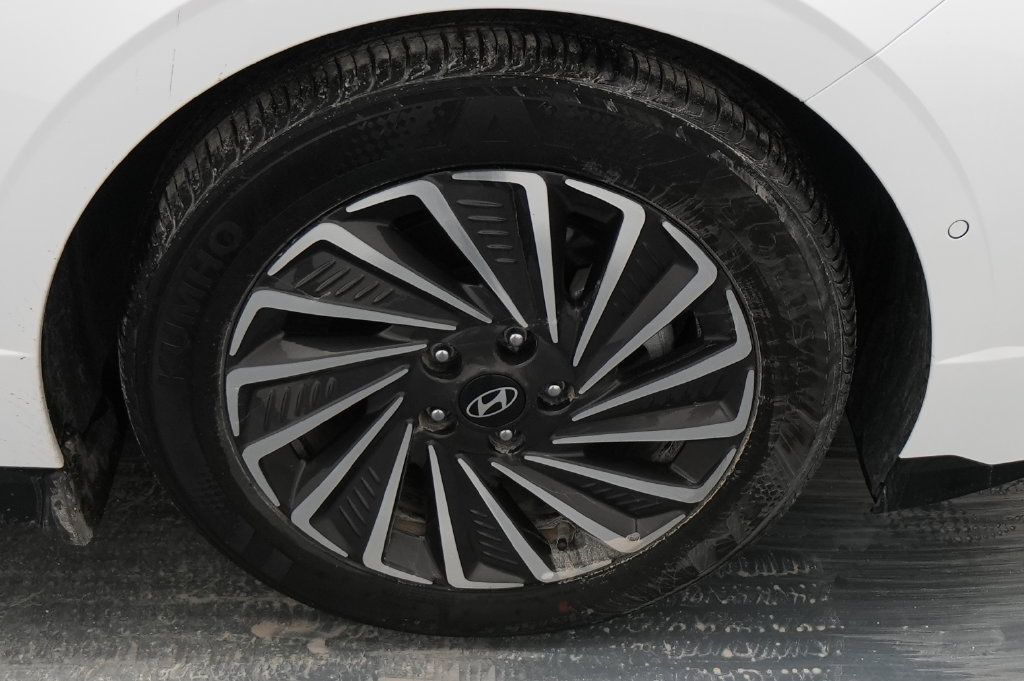 Used 2025 Hyundai Sonata Limited FWD image 11