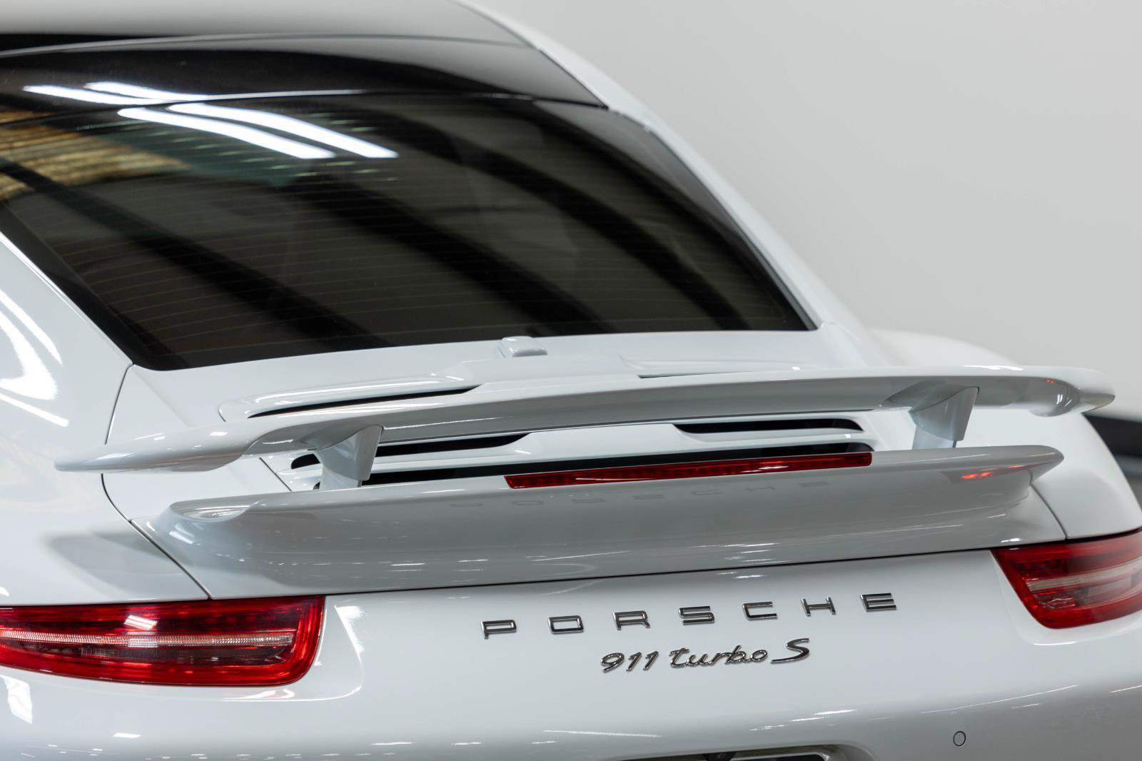 Used 2015 Porsche 911 Turbo S AWD/4WD image 35
