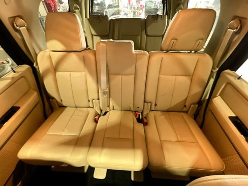 Used 2017 Ford Expedition Limited w/ Equipment Group 301A AWD/4WD image 23