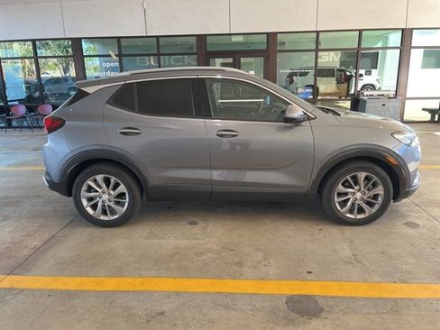 Used 2020 Buick Encore GX Essence w/ Experience Buick Package image 4