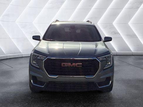 Used 2024 GMC Terrain SLE w/ Driver Convenience Package image 2