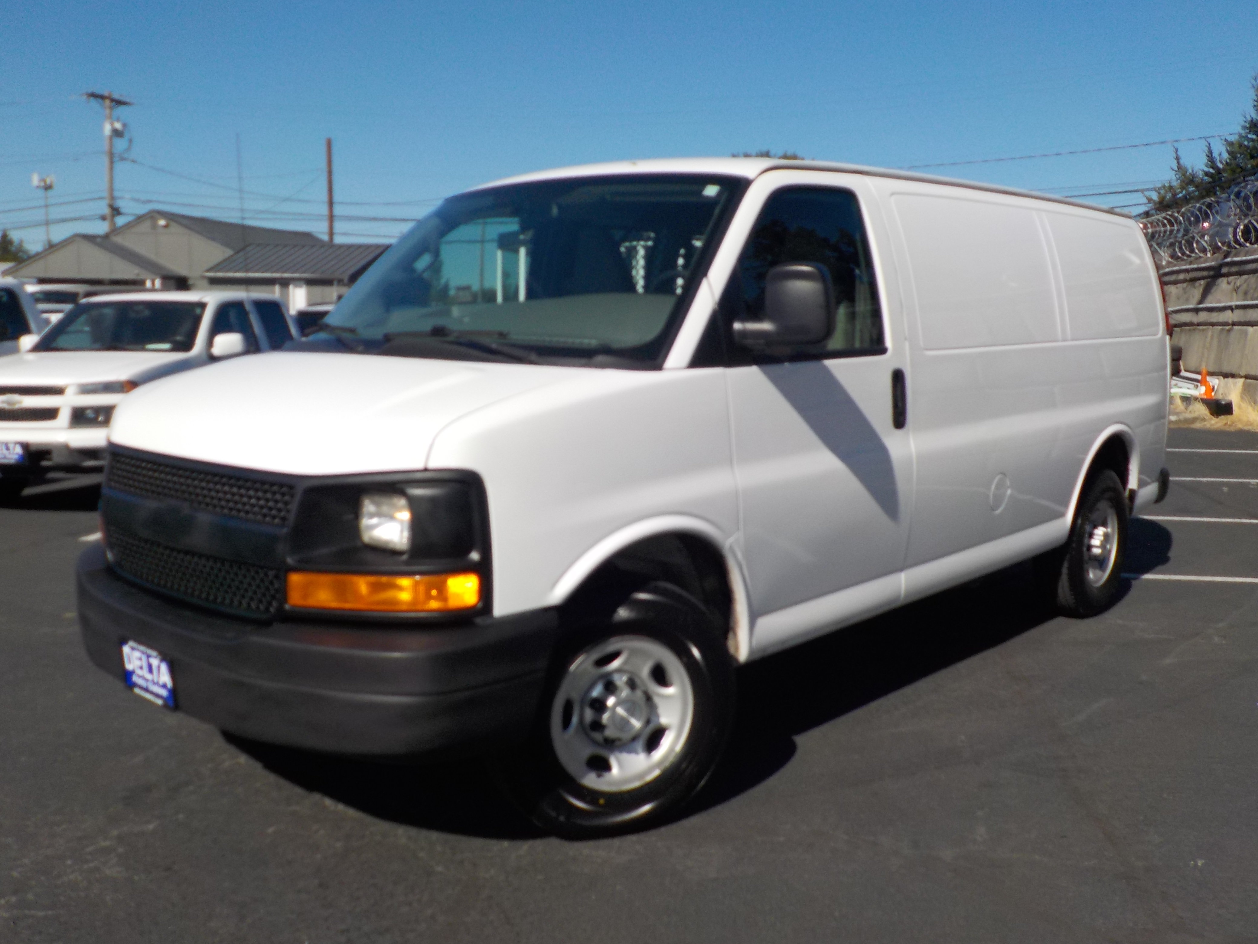 Used 2016 Chevrolet Express 2500 w/ Cold Climate Package RWD image 3