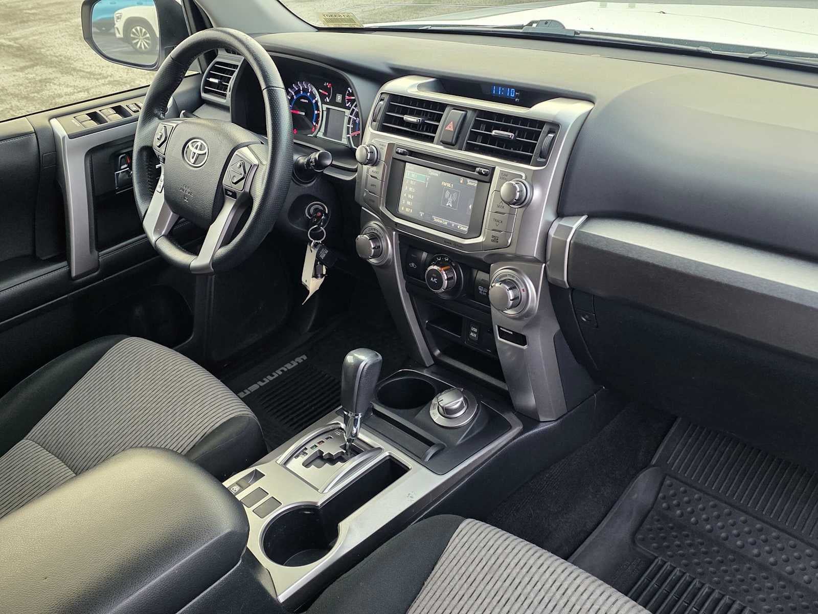 Used 2018 Toyota 4Runner SR5 AWD/4WD image 10