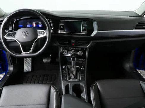 Certified 2023 Volkswagen Jetta SE FWD image 20