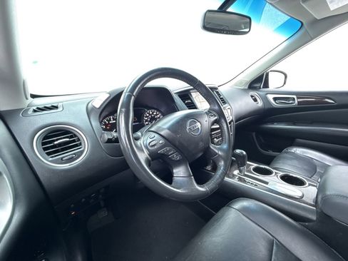 Used 2016 Nissan Pathfinder Platinum w/ Family Entertainment Package image 12