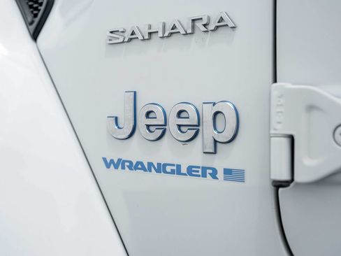 Used 2023 Jeep Wrangler Unlimited Sahara w/ Cold Weather Group AWD/4WD image 11