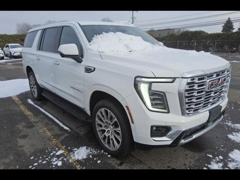 Used 2025 GMC Yukon XL Denali image 6