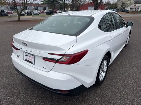 Used 2025 Toyota Camry LE image 5