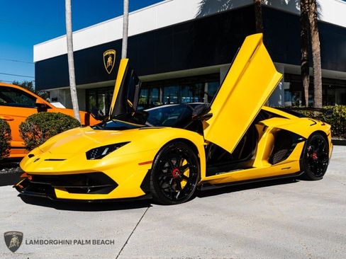Used 2021 Lamborghini Aventador SVJ image 2
