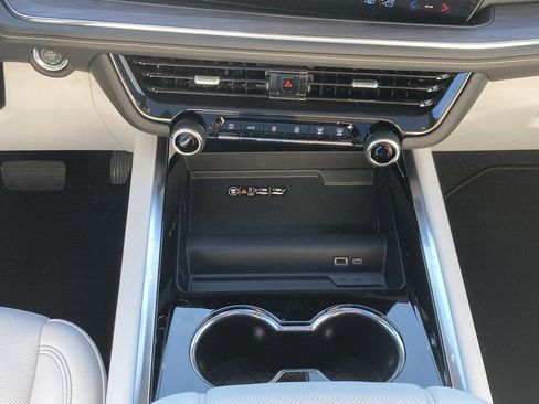 New 2025 Chevrolet Suburban Premier image 19