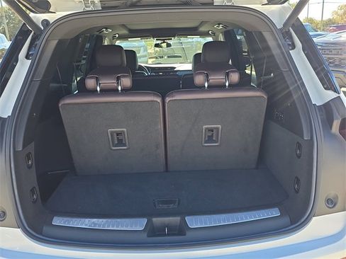 Used 2023 Cadillac XT6 Premium Luxury image 12