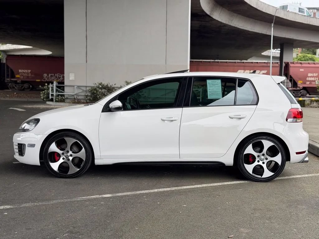 Used 2011 Volkswagen GTI 4-Door FWD image 5