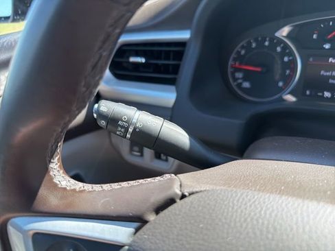 Used 2023 GMC Acadia SLT image 45