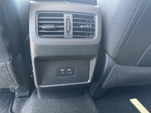 Used 2023 Nissan Rogue SV FWD image 31