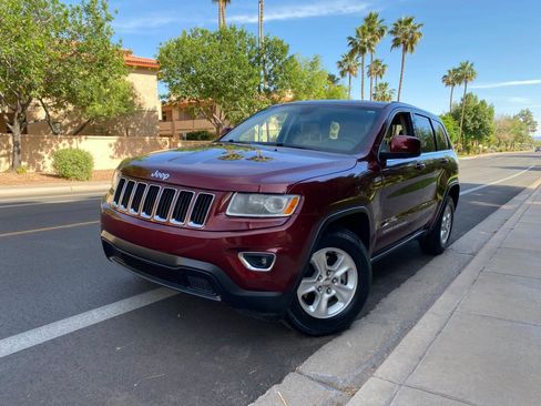 Used 2016 Jeep Grand Cherokee Laredo image 2