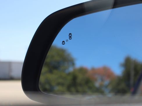 Used 2024 Hyundai Venue SEL image 24