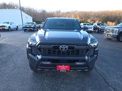 Used 2024 Toyota Tacoma TRD Sport image 3