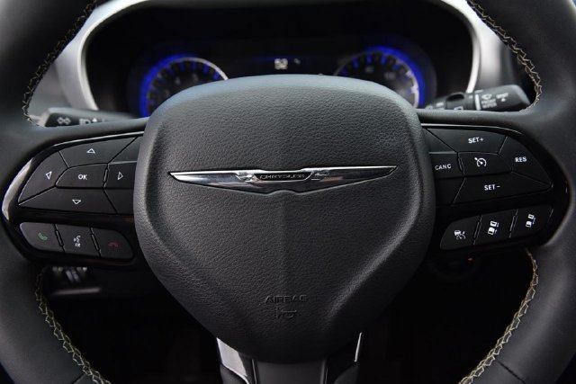 Used 2023 Chrysler Pacifica Touring-L w/ S Appearance Package FWD image 22
