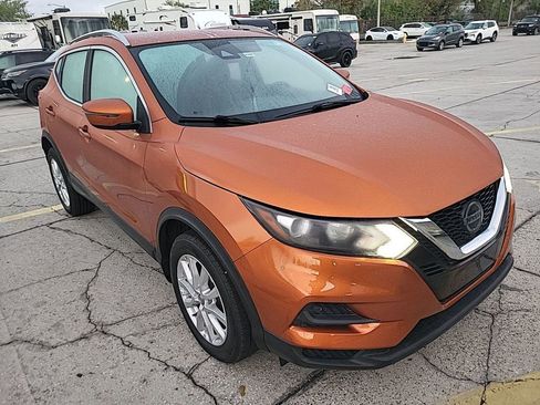 Used 2020 Nissan Rogue Sport SV image 2