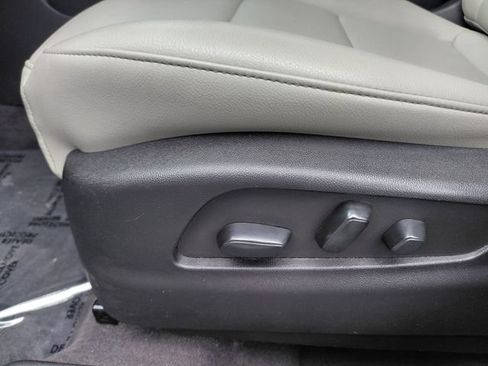 Certified 2023 Cadillac XT4 Luxury FWD image 18