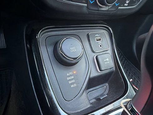 Used 2020 Jeep Compass Latitude AWD/4WD image 7