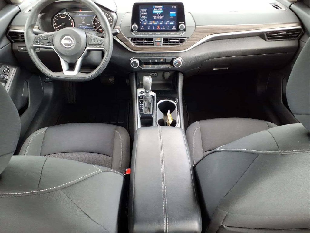 Used 2024 Nissan Altima 2.5 SV FWD image 18