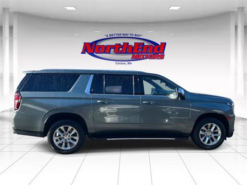 Used 2023 Chevrolet Suburban Premier image 2