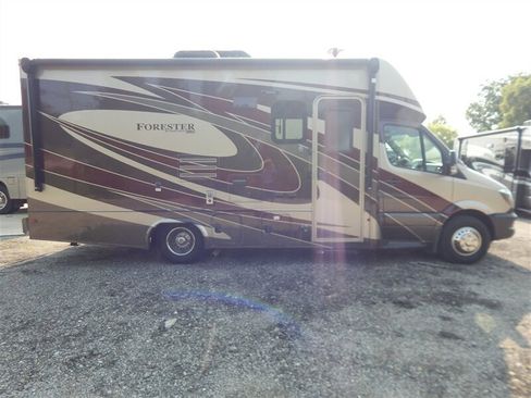 Used 2017 Mercedes-Benz Sprinter 3500 image 6