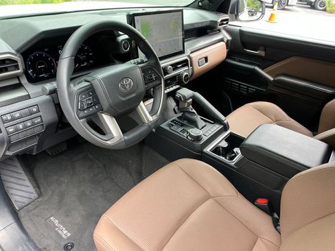 Certified 2025 Toyota 4Runner Limited AWD/4WD image 10
