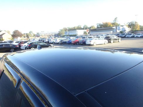 Used 2017 Land Rover Discovery Sport HSE image 16