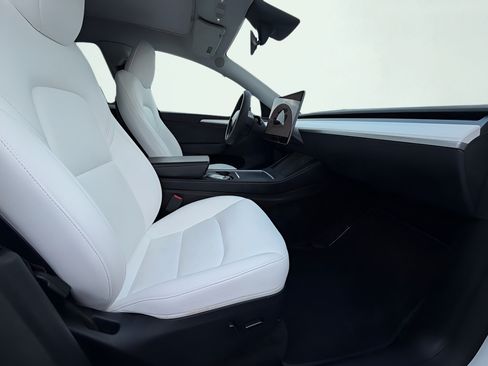 Used 2023 Tesla Model Y Long Range AWD/4WD image 29