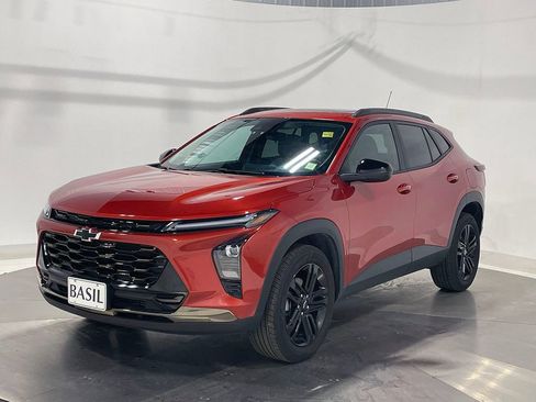 Used 2024 Chevrolet Trax ACTIV w/ Sunroof Package image 8