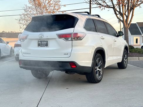 Used 2016 Toyota Highlander XLE image 8