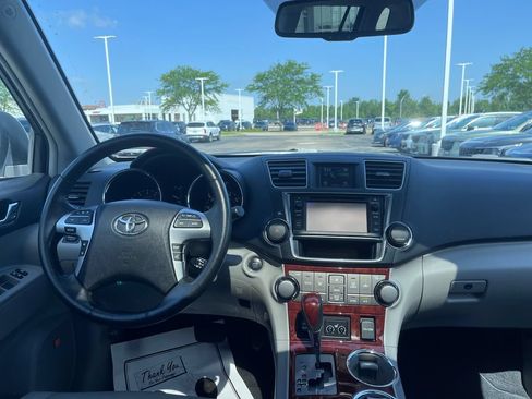 Used 2013 Toyota Highlander Limited AWD/4WD image 23
