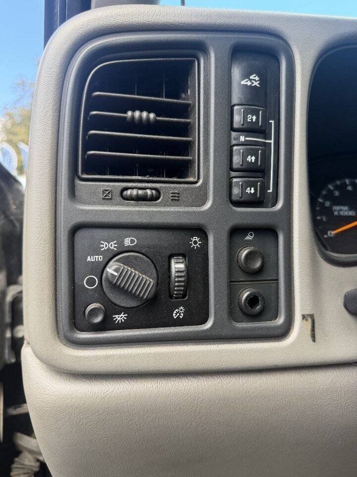Used 2007 GMC Sierra 2500 SLT w/ Heavy-Duty Power Package AWD/4WD image 6