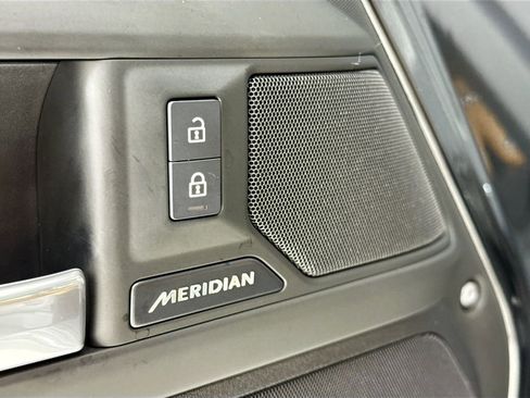 Used 2025 Land Rover Defender 110 S image 21