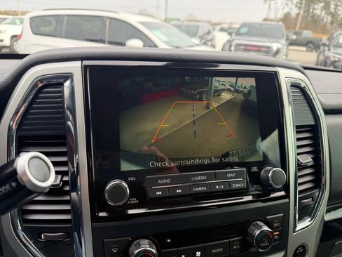 Used 2021 Nissan Titan SV w/ SV Convenience Package image 10