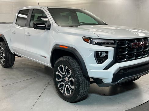 Used 2024 GMC Canyon AT4 w/ Technology Package image 8