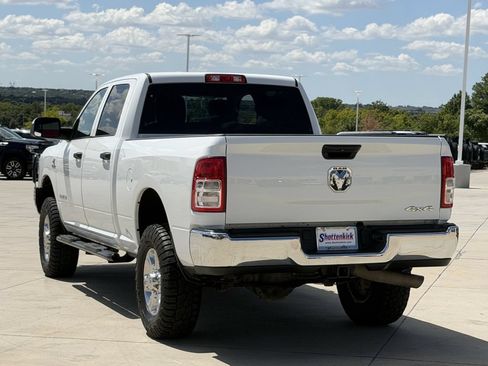Used 2022 RAM 2500 Tradesman w/ Chrome Appearance Group AWD/4WD image 4
