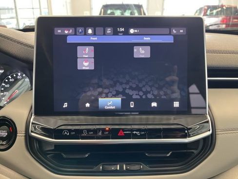 Used 2023 Jeep Compass Limited image 22