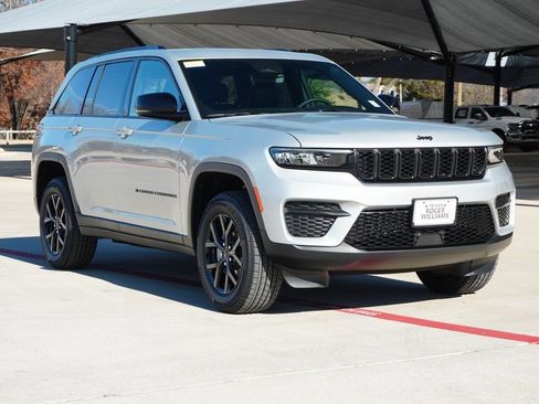 New 2025 Jeep Grand Cherokee Altitude AWD/4WD image 5