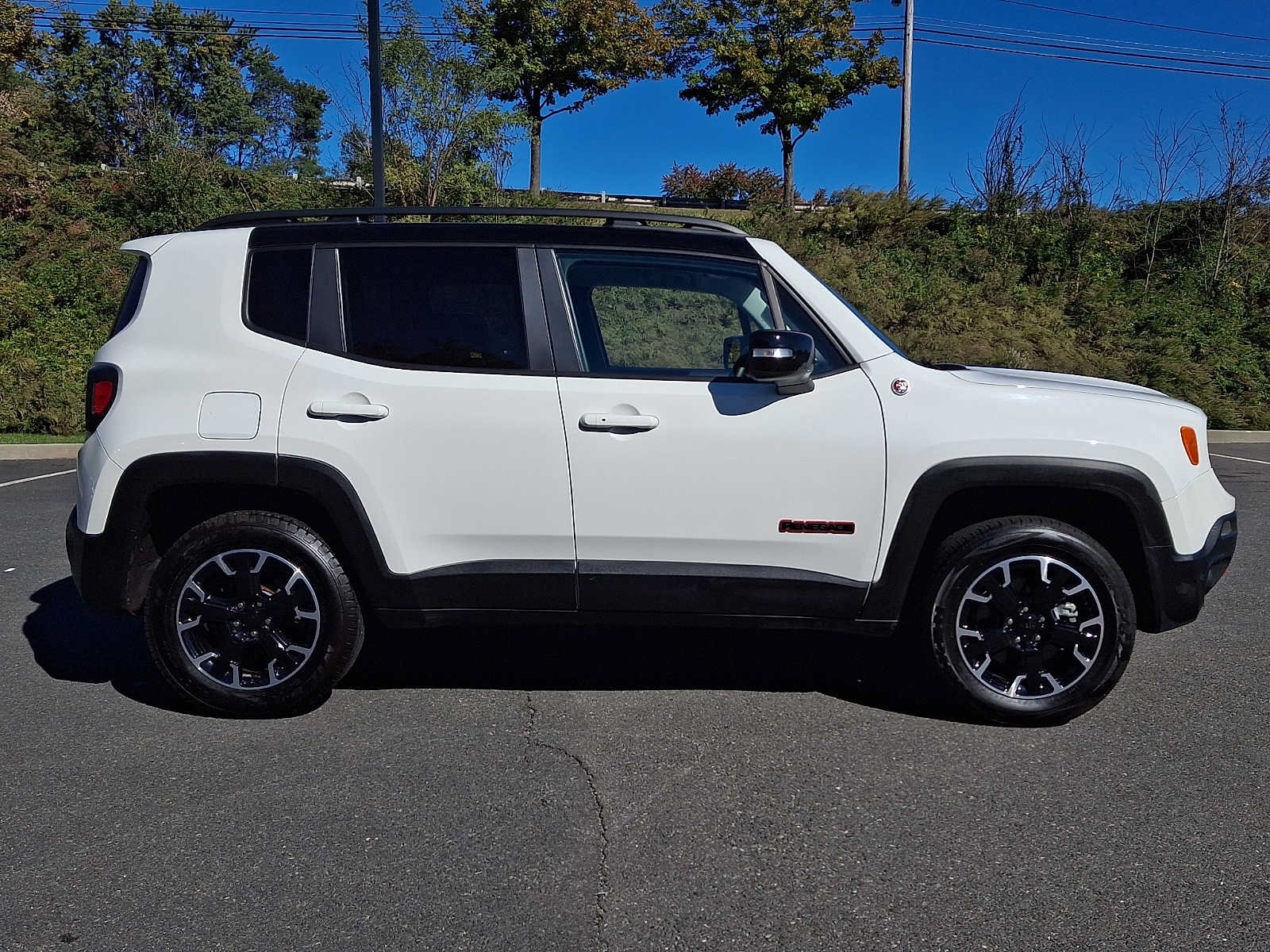 Used 2023 Jeep Renegade Trailhawk AWD/4WD image 7