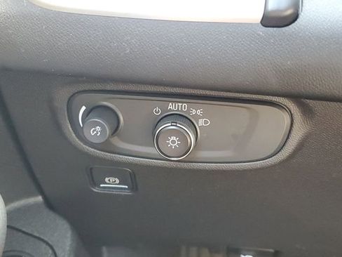 Certified 2022 GMC Terrain SLE w/ Driver Convenience Package FWD image 19