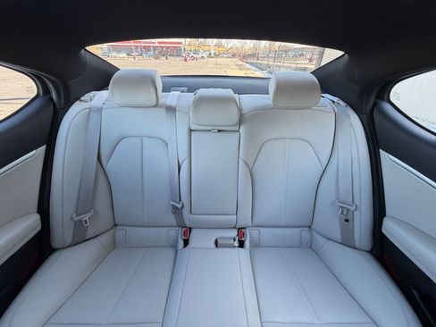 Used 2025 Genesis G70 2.5T image 38