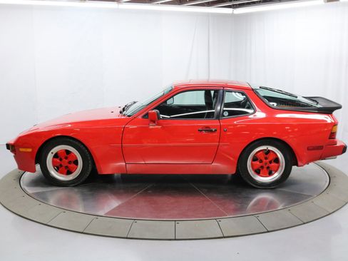 Used 1986 Porsche 944 Coupe image 4