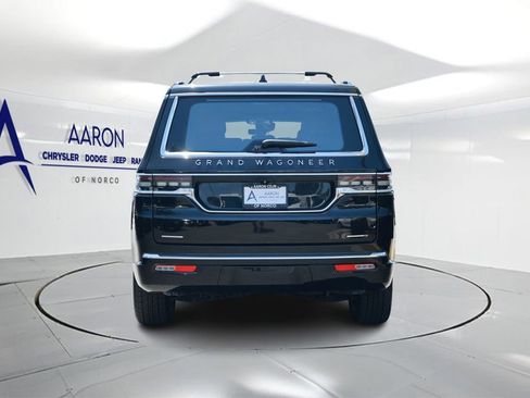 Used 2022 Jeep Grand Wagoneer Series III AWD/4WD image 3