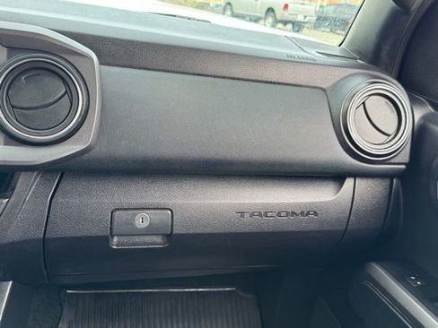 Used 2018 Toyota Tacoma TRD Sport image 25