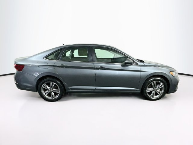 Certified 2024 Volkswagen Jetta SE w/ Panoramic Sunroof Package FWD image 9